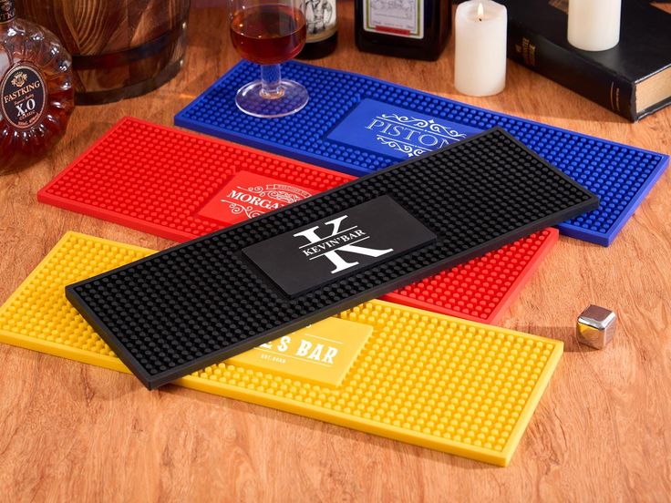 Slip resistant mat for wet bar service area